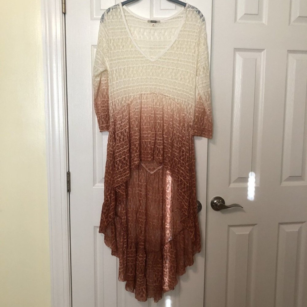 Gimmicks beautiful layering piece  ombre size medium sheer pull over size medium